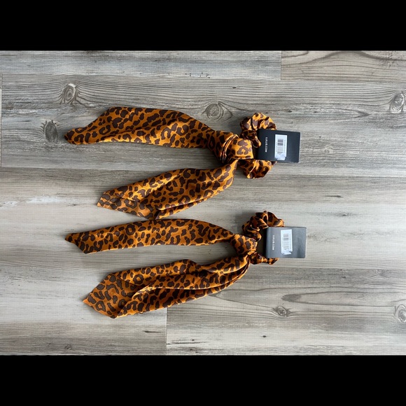 NWT Lot of 2 Lulu’s Leopard Scrunchie Hair Tie - Picture 3 of 6